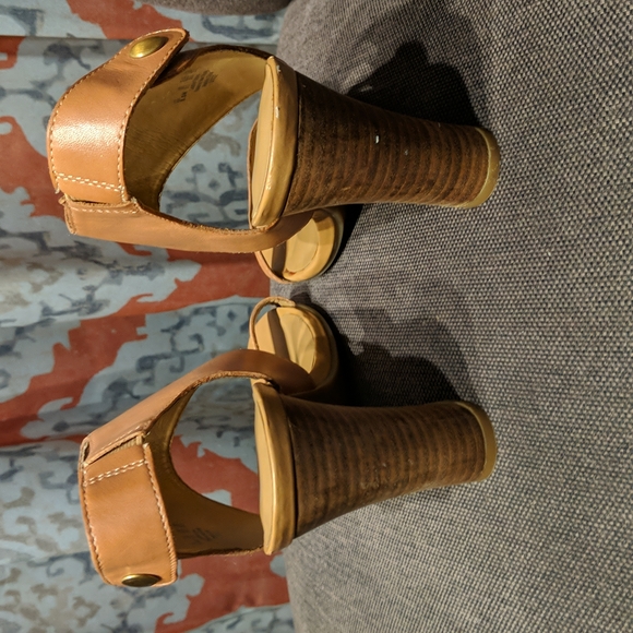 Franco Sarto Bocce Cognac Tan Heels - Picture 2 of 6